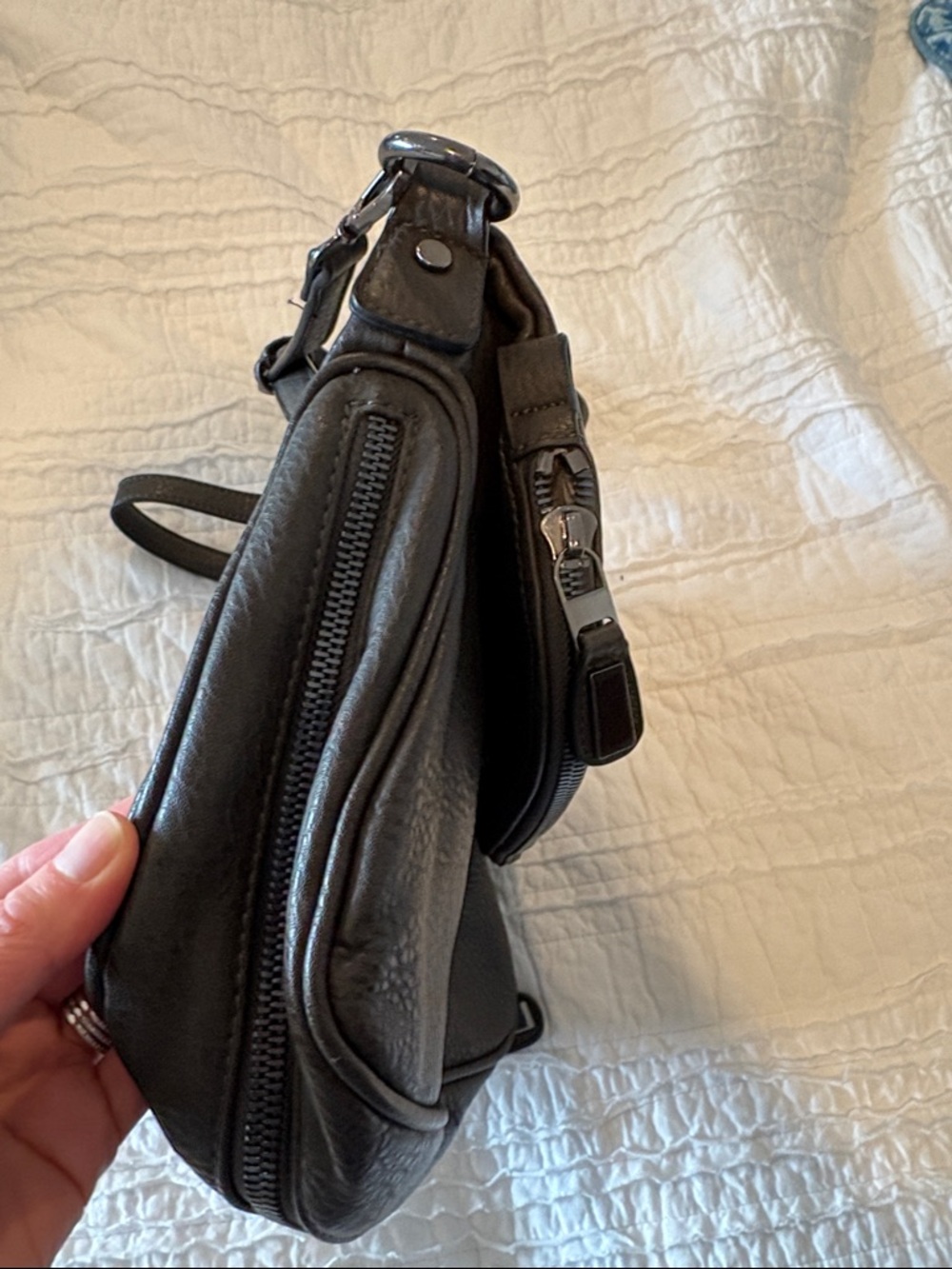 Moda Luxe Dandelion Faux Leather Crossbody - Picture 4 of 12
